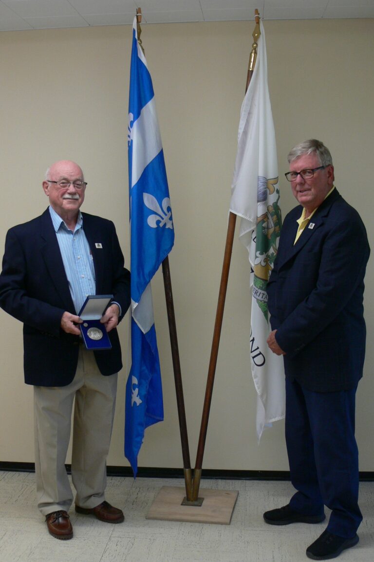 (Français) Remise de médaille du Lieutenant-gouverneur du Québec  à monsieur André Desfossés